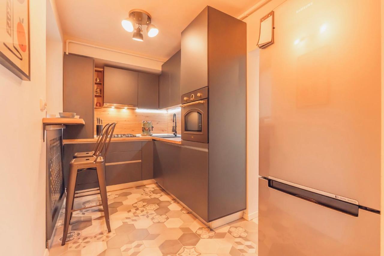 Castanilor 6 - Hip Industrial Apartment Close To City Centre Brassó Kültér fotó