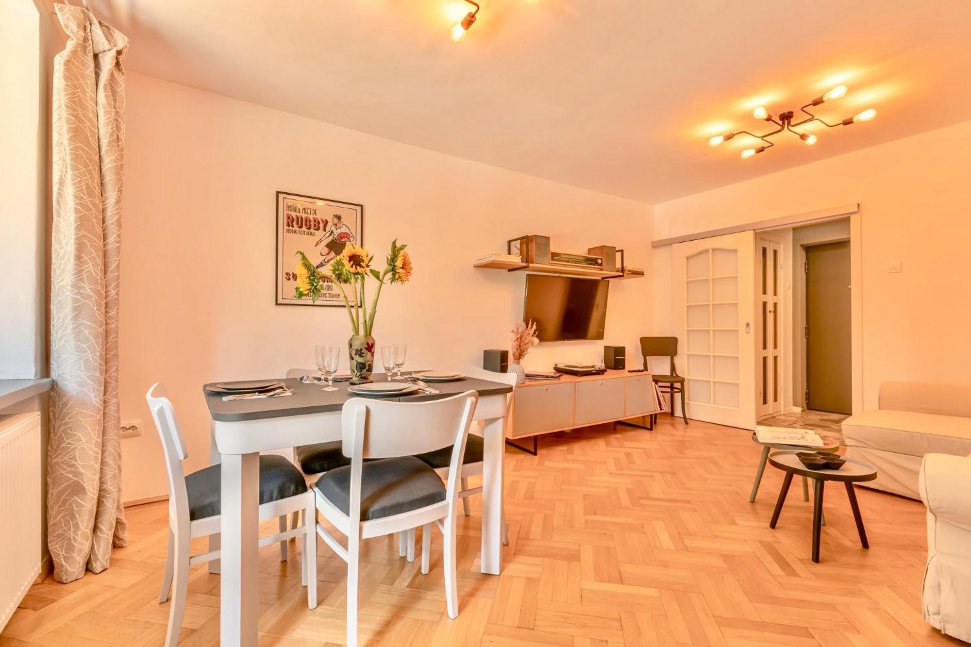 Castanilor 6 - Hip Industrial Apartment Close To City Centre Brassó Kültér fotó