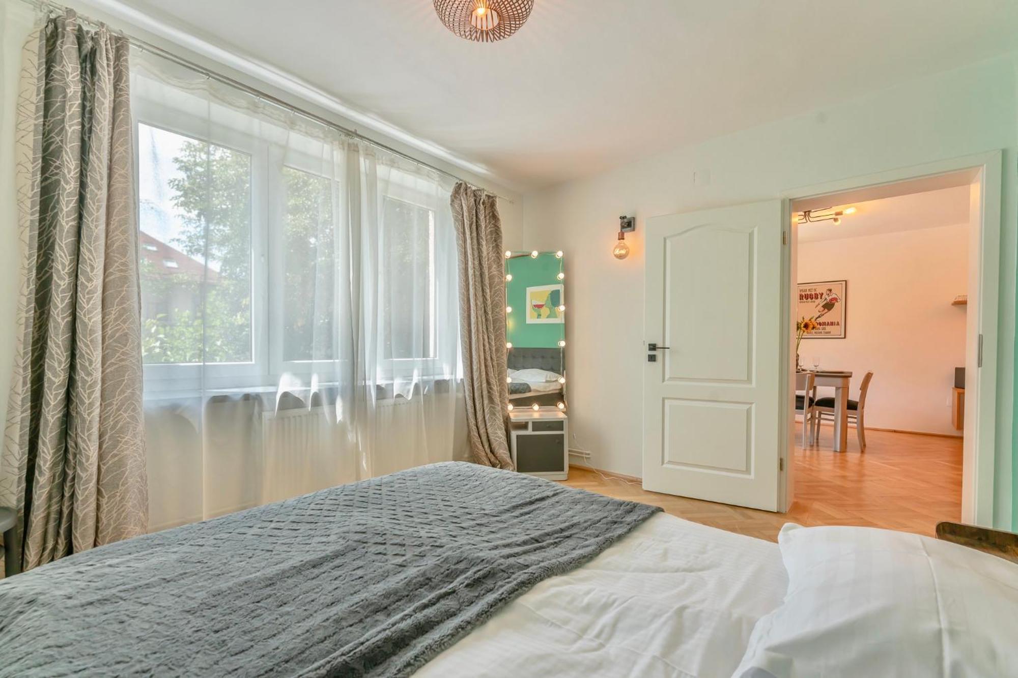 Castanilor 6 - Hip Industrial Apartment Close To City Centre Brassó Kültér fotó