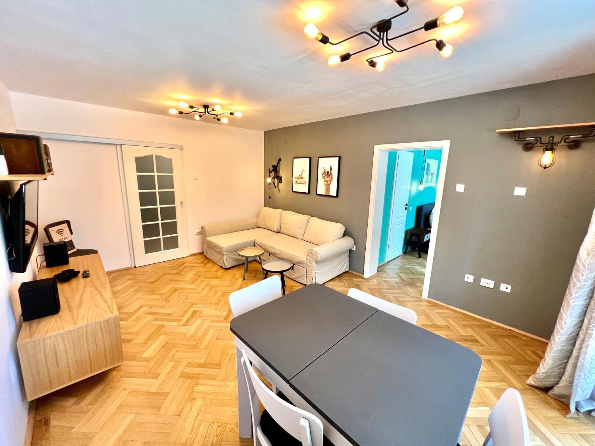 Castanilor 6 - Hip Industrial Apartment Close To City Centre Brassó Kültér fotó